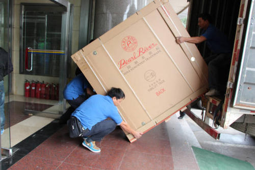 抱由镇钢琴贵重工艺品无忧运
